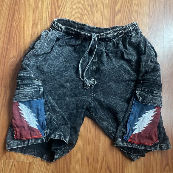 Men's Black Cargo Shorts - Picture 2 of 4